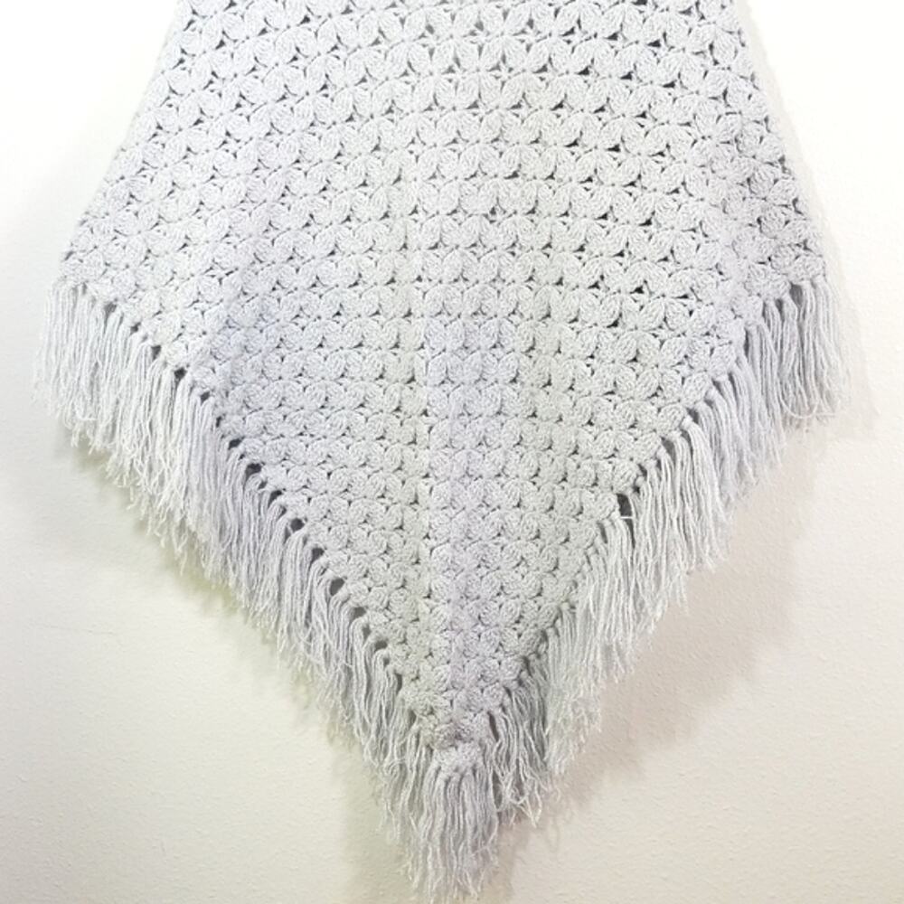 NWOT gray metallic silver thread large fringed knit shawl - Picture 9 of 9